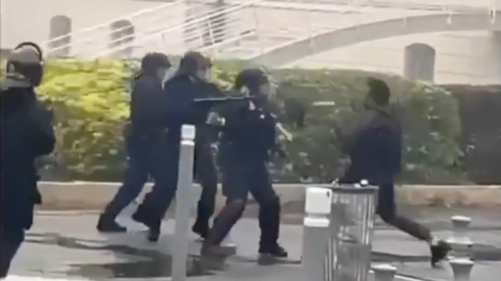 Violences policières : un numéro unique pour les signaler, vidéos à l’appui